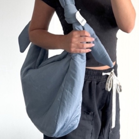 Free People tote bag plush power carryall Blue Fp movement NEW SOLD OUT - Picture 3 of 11